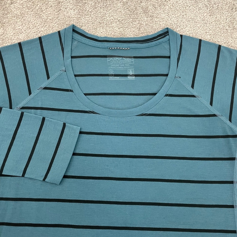 Patagonia Capilene Cool Trail Shirt Womens Small Striped Scoop Neck Blue